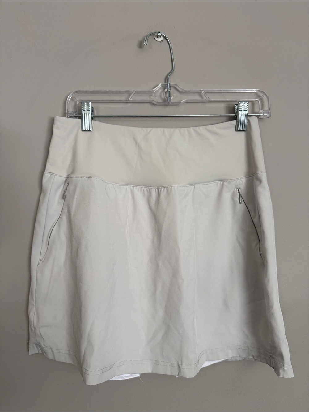 Women’s Cream Active Skort with Zipper Pockets
